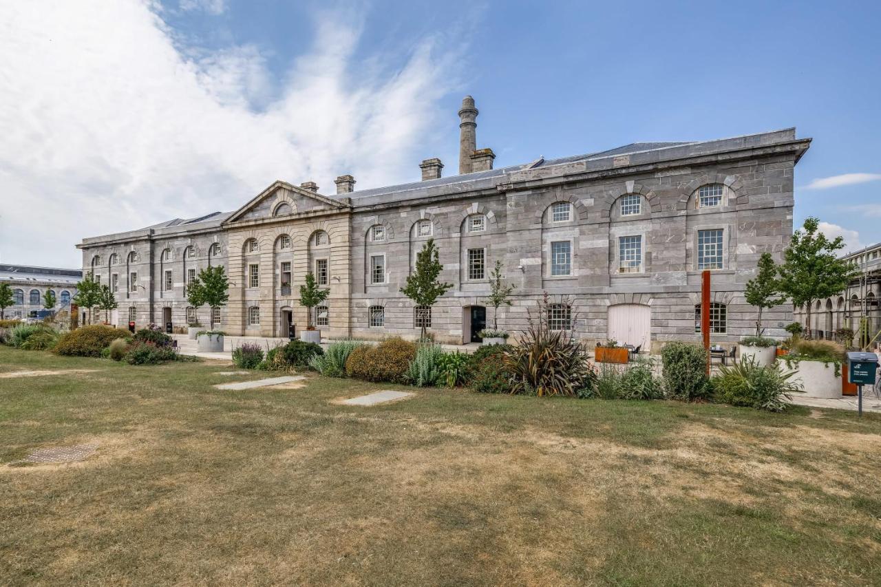 Luxury 2 Bed Apartment In Historic Royal William Yard Plymouth Exterior foto